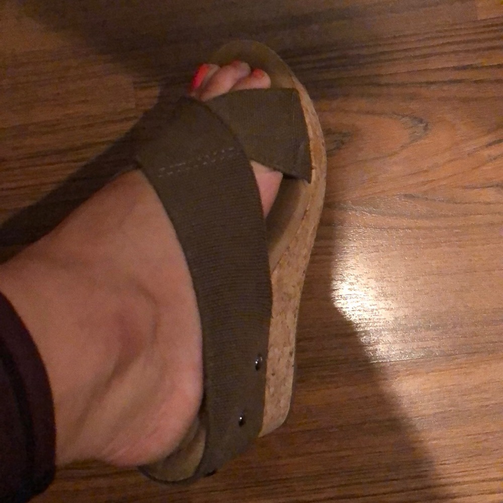 Shoes - Picture 5 of 5